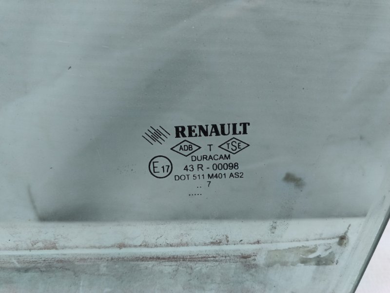 Стекло двери Renault Megane 2006
