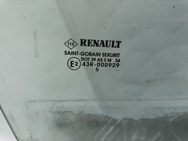 Стекло двери Renault Megane 2006