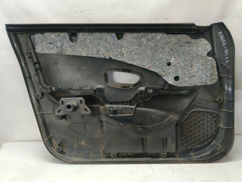 Обшивка двери Nissan Almera 2018 G15