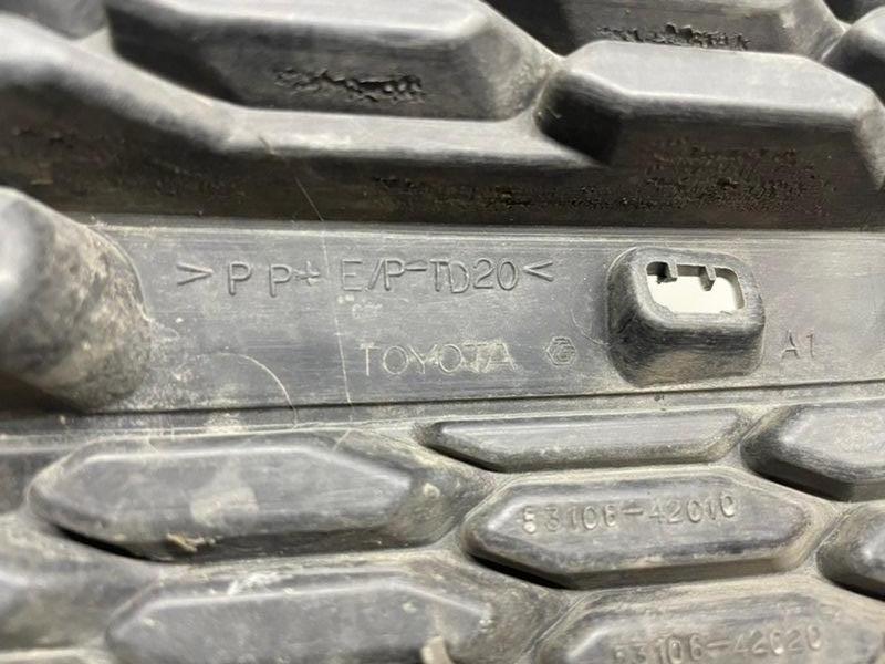 Решетка бампера Toyota Rav 4 2013 A40