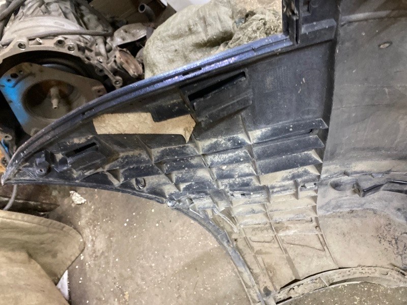 Бампер Volkswagen Touareg 2003 7L