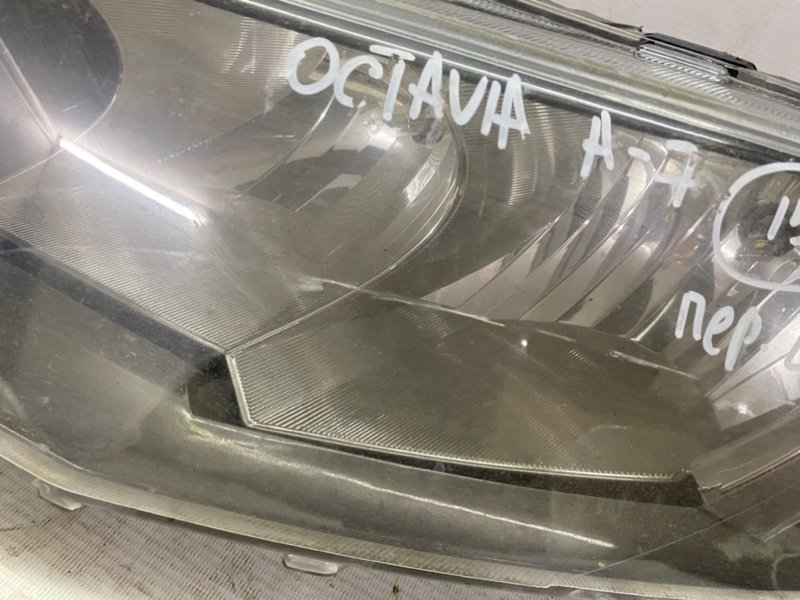 Фара Skoda Octavia 2015