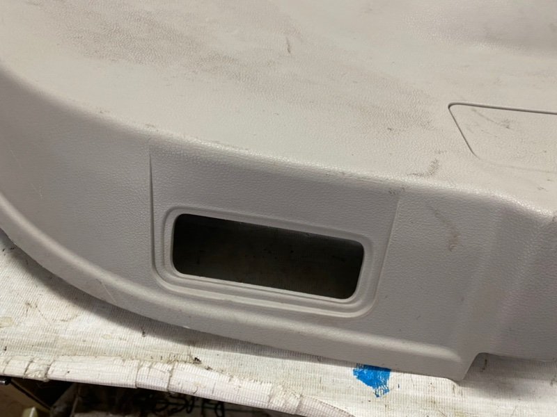 Обшивка двери багажника Nissan Leaf 2012 ZE0
