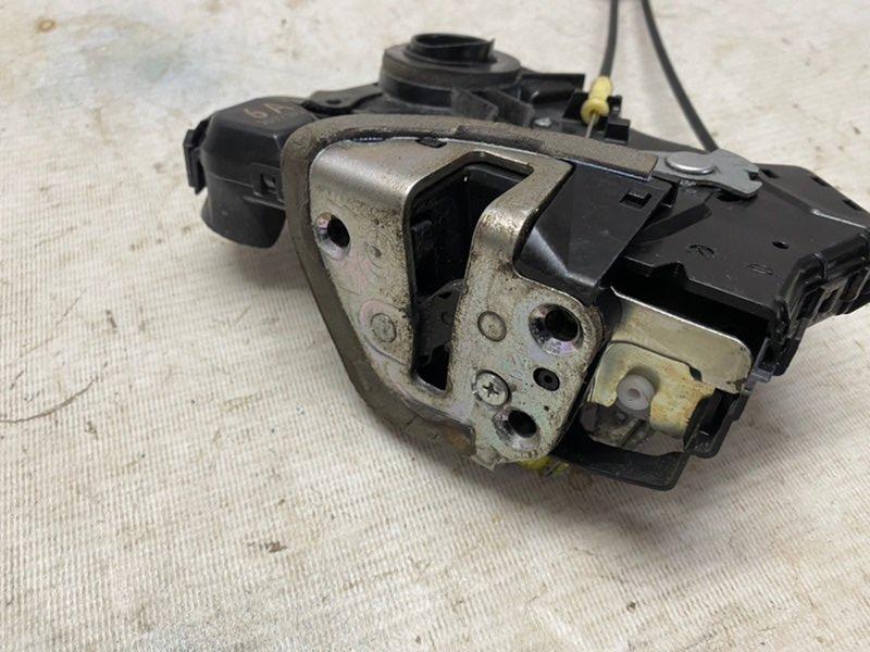 Замок двери Toyota Rav 4 2013 A40