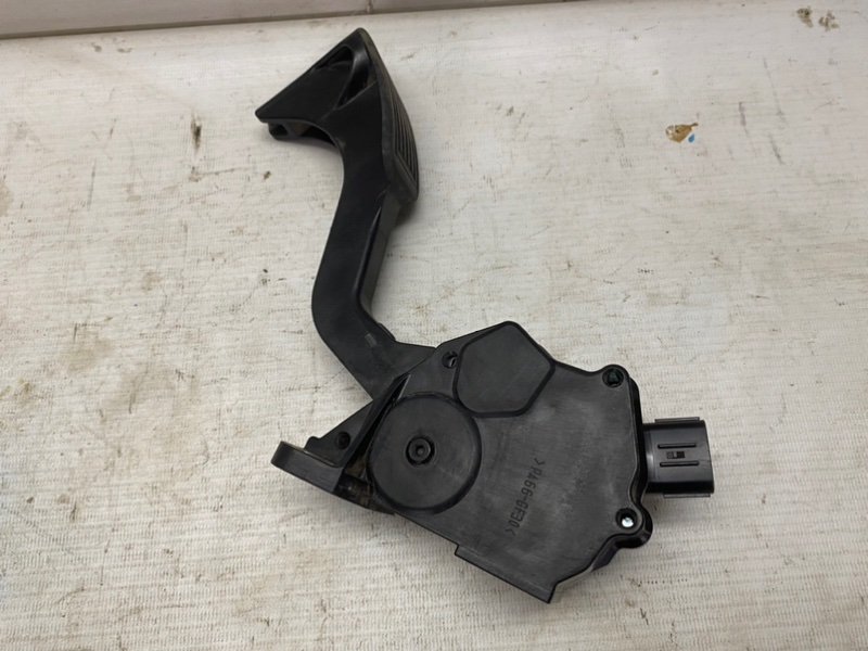 Педаль газа Toyota Rav 4 2013 A40