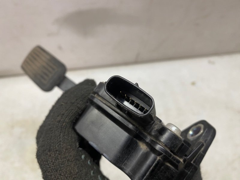 Педаль газа Toyota Rav 4 2013 A40