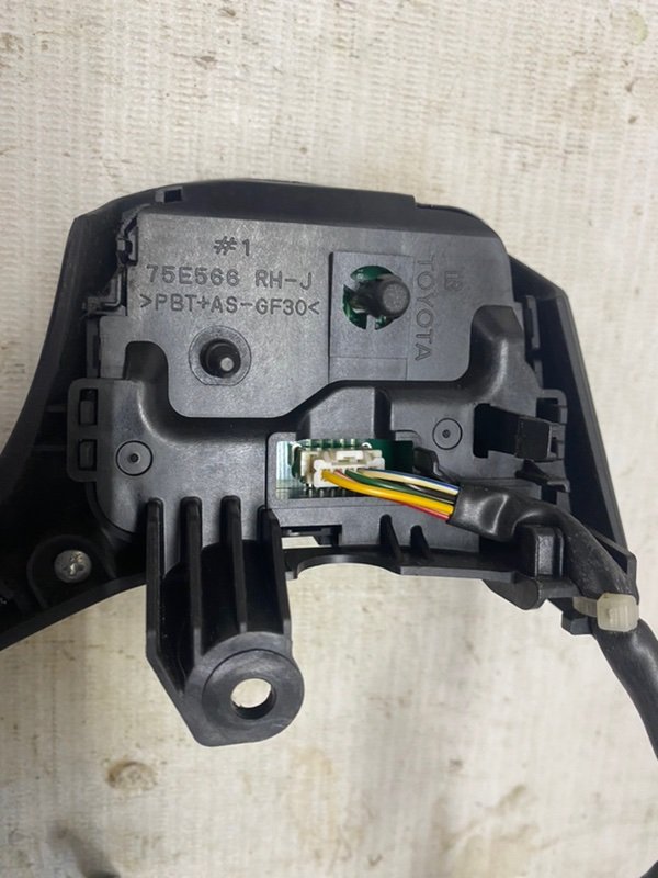 Кнопка в руль Toyota Rav 4 2013 A40