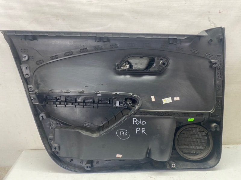 Обшивка двери Volkswagen Polo 2011