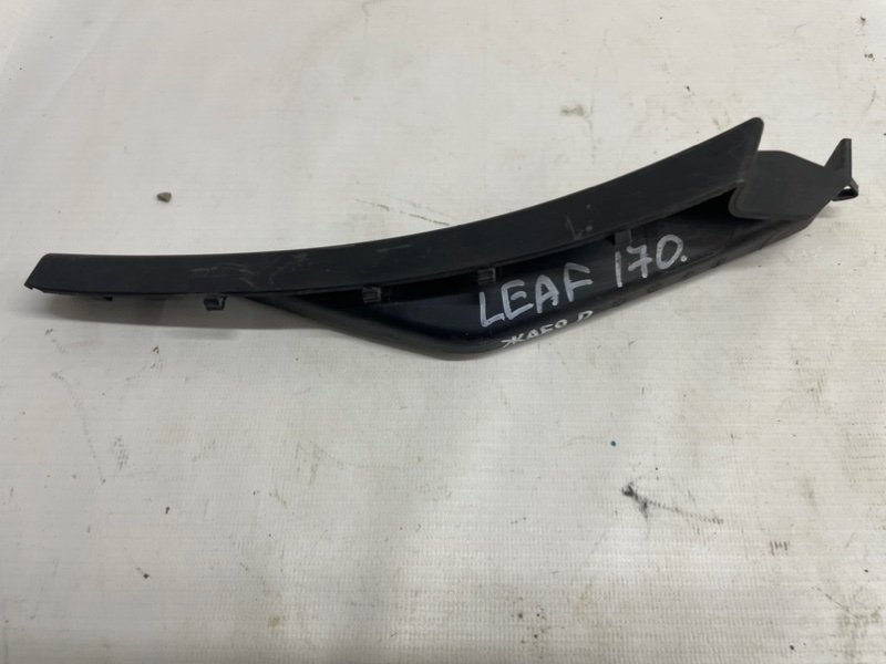 Уголок жабо Nissan Leaf 2012 ZE0