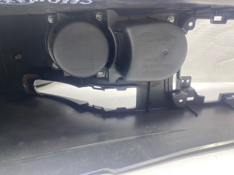 Консоль Kia Ceed 2007 ED
