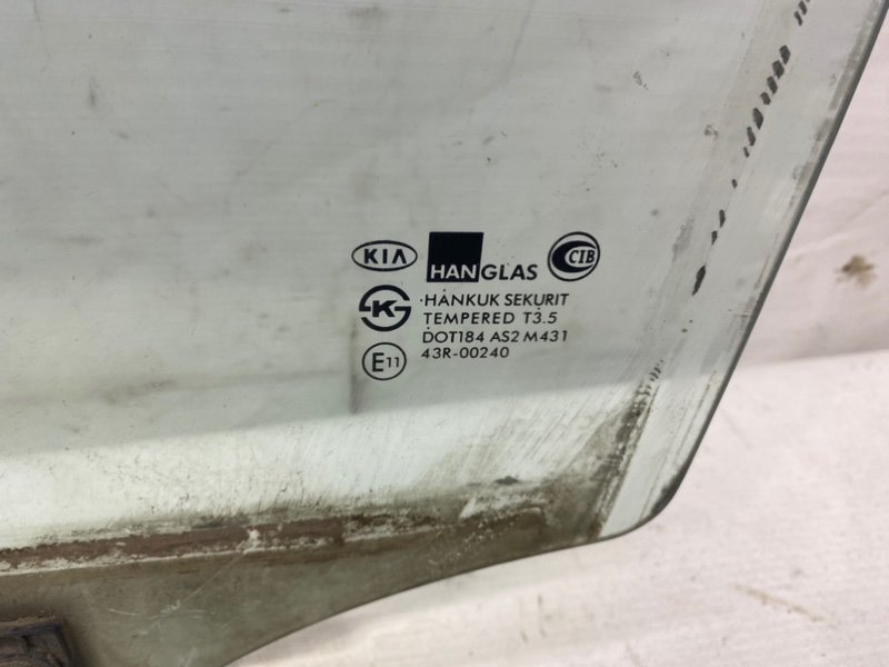 Стекло двери Kia Sorento 2002
