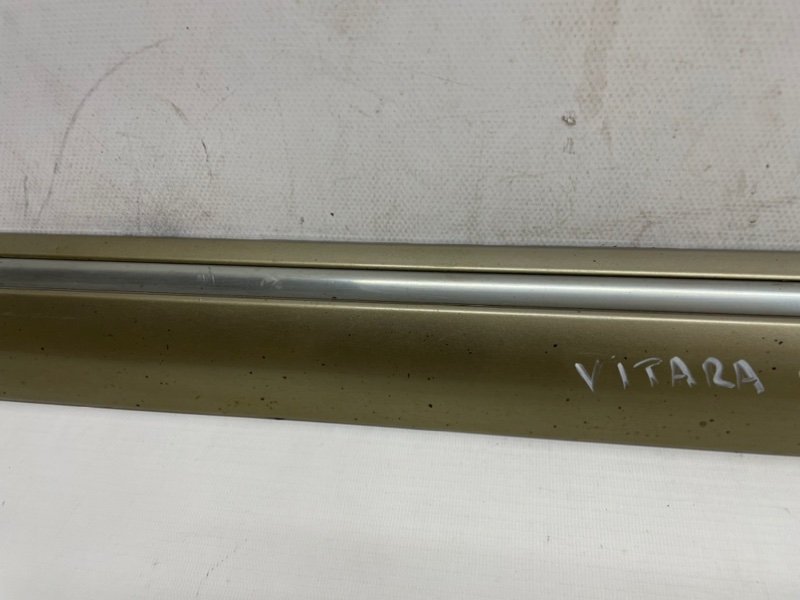 Накладка двери Suzuki Grand Vitara 1998-2005
