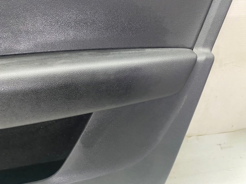 Обшивка двери Skoda Octavia 2015