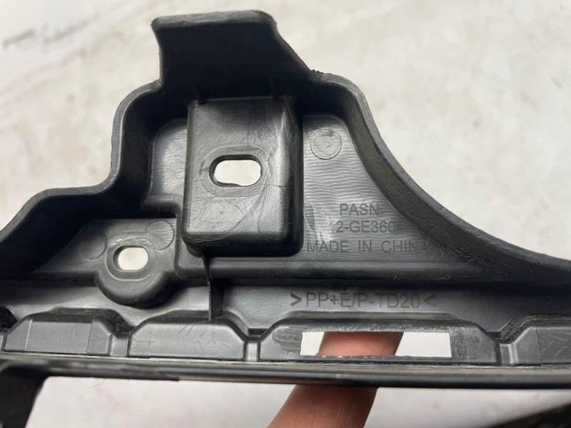 Решетка в бампер TOYOTA Land Cruiser Prado 150