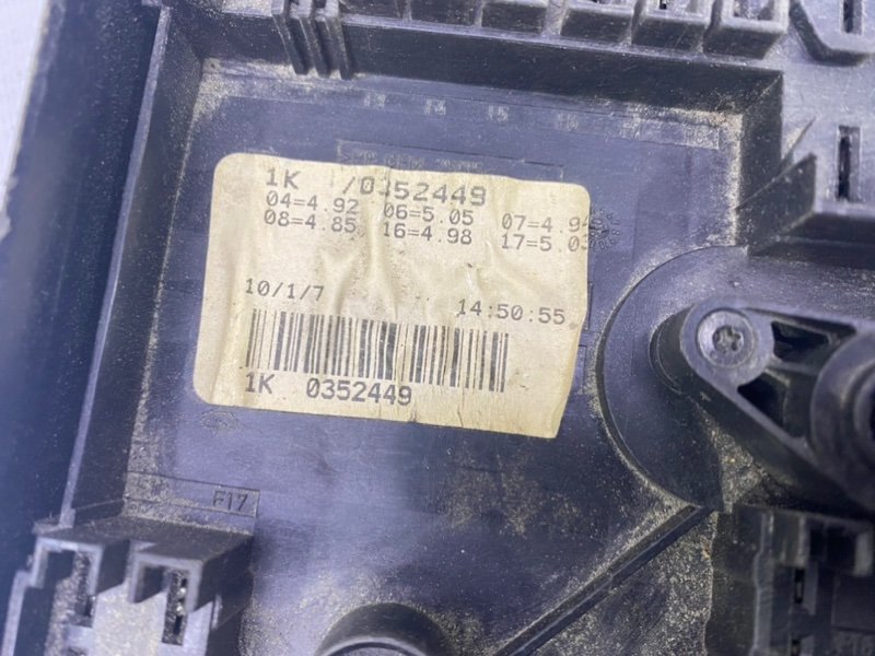 Блок предохранителей Volkswagen Jetta 2007 1K2