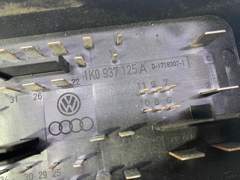 Блок предохранителей Volkswagen Jetta 2007 1K2