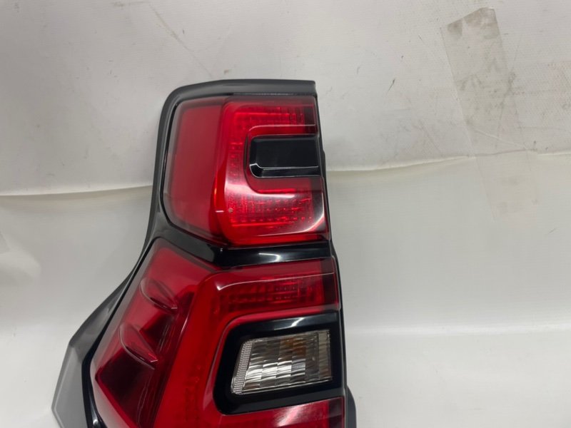 Фонарь Toyota Land Cruiser Prado 2022