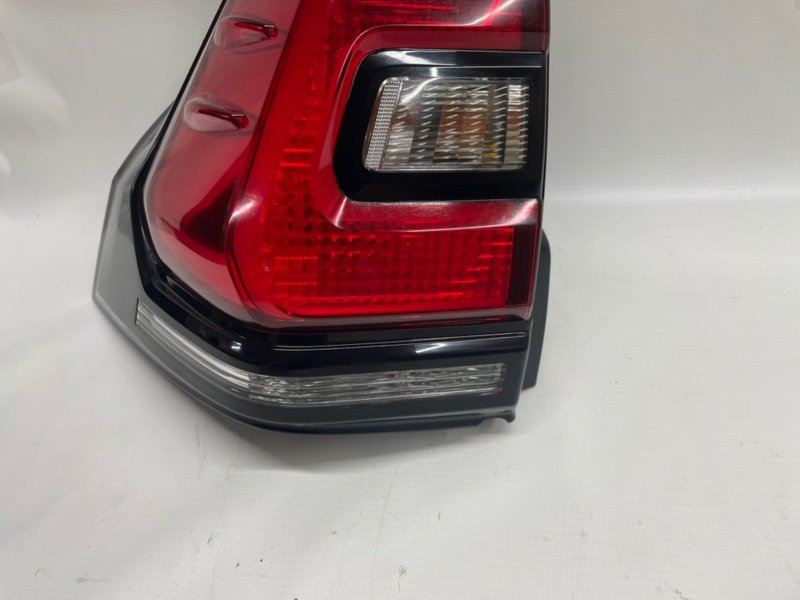 Фонарь Toyota Land Cruiser Prado 2022