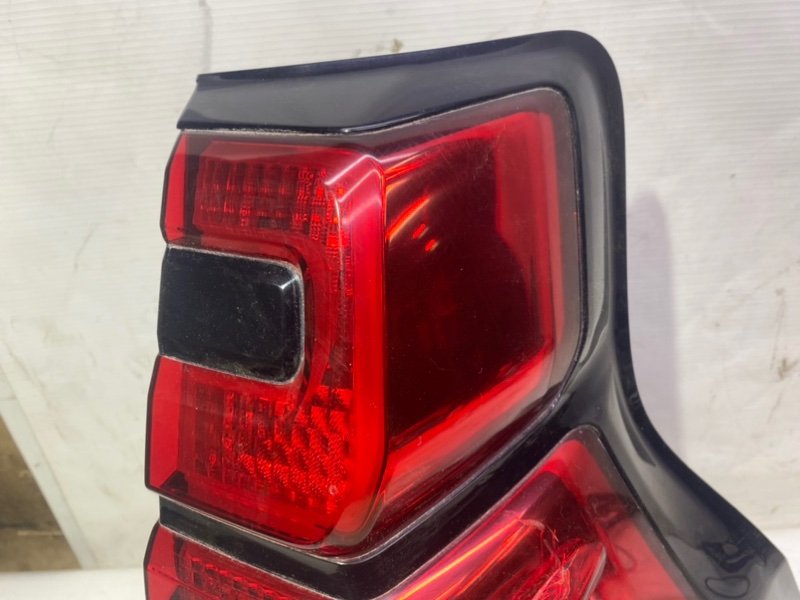 Фонарь Toyota Land Cruiser Prado 2022