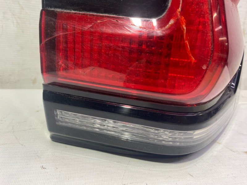 Фонарь Toyota Land Cruiser Prado 2022