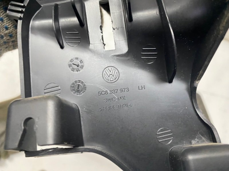 Уголок двери (внутренний) Volkswagen Jetta 2013