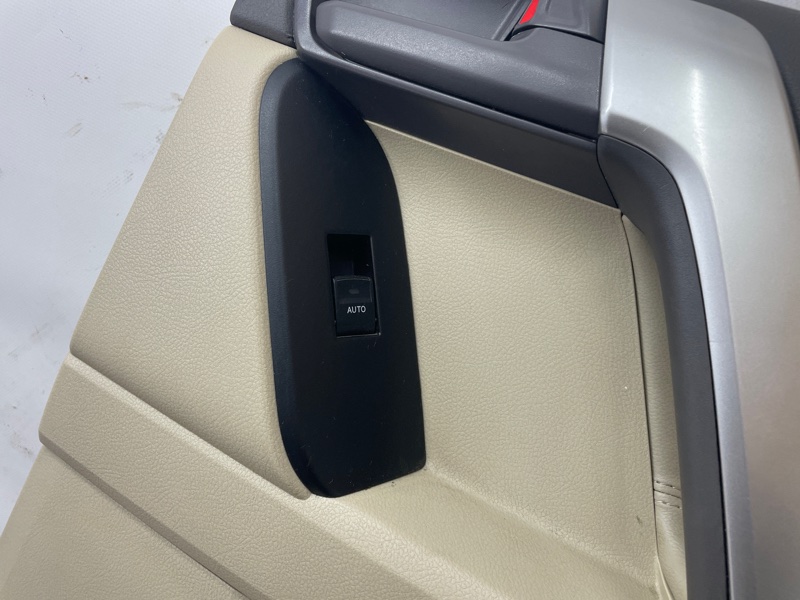 Обшивка двери Toyota Land Cruiser Prado 2022