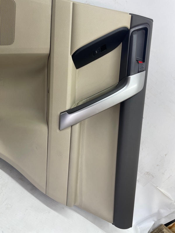 Обшивка двери Toyota Land Cruiser Prado 2022