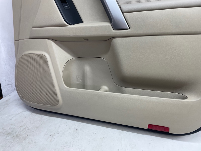 Обшивка двери Toyota Land Cruiser Prado 2022