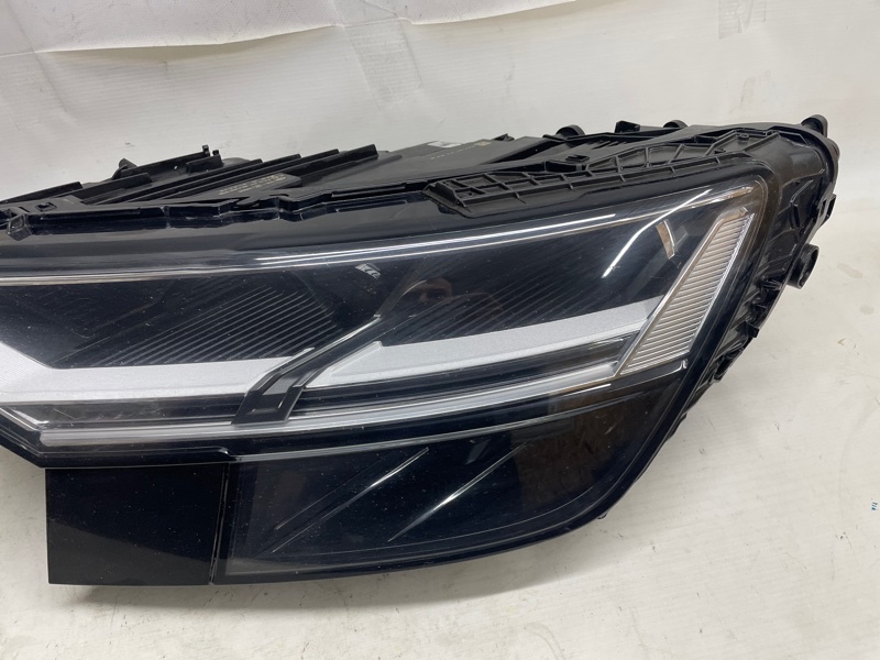 Фара Audi Q8 2021