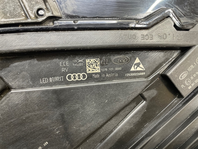 Фара Audi Q8 2021
