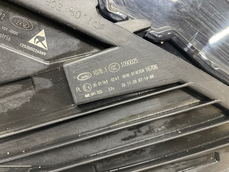 Фара Audi Q8 2021