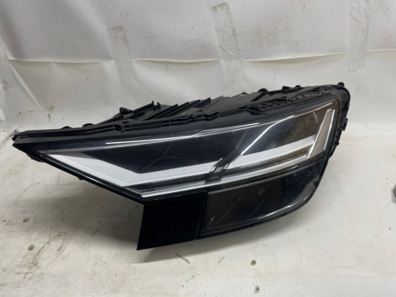 Фара Audi Q8 2021