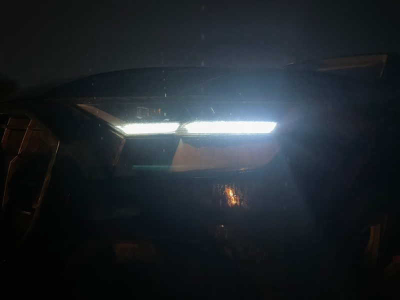 Фара Audi Q8 2021