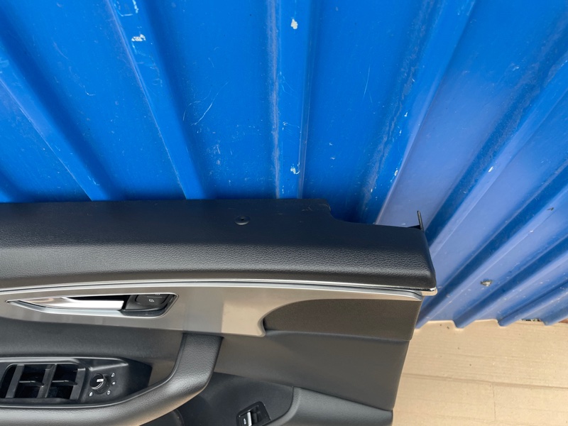 Обшивка двери Audi Q8 2021