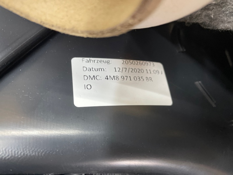 Обшивка двери Audi Q8 2021