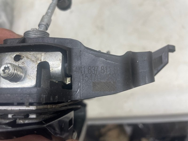 Ручка двери наружная Audi Q8 2021
