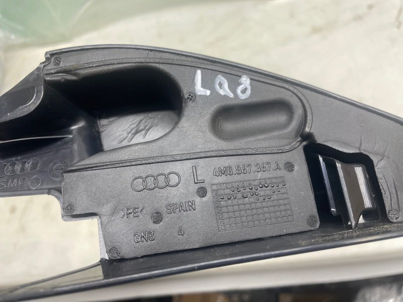 Накладка двери Audi Q8 2021