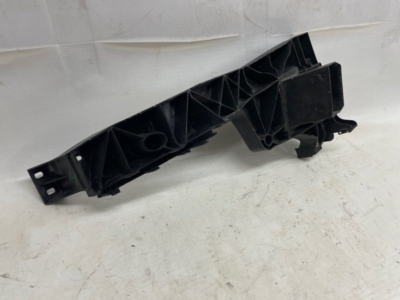 Кронштейн фары Audi Q8 2021