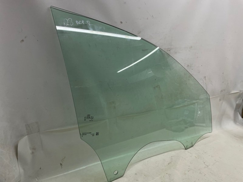 Стекло двери Audi Q8 2021