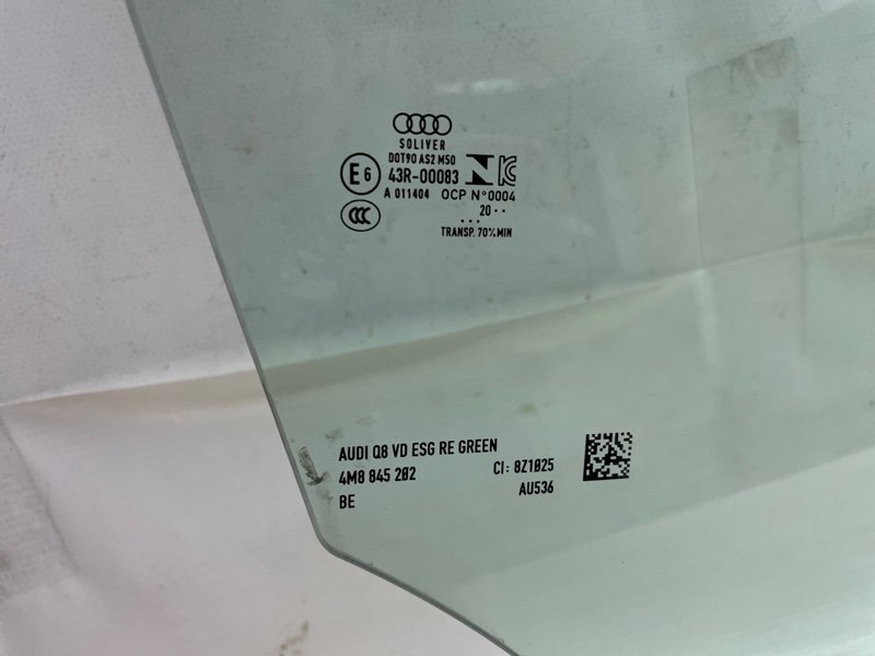 Стекло двери Audi Q8 2021
