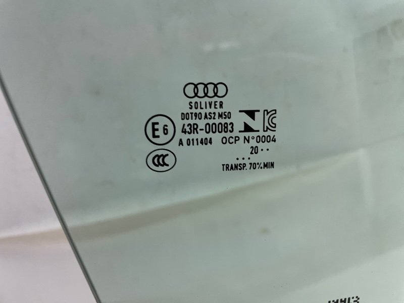 Стекло двери Audi Q8 2021