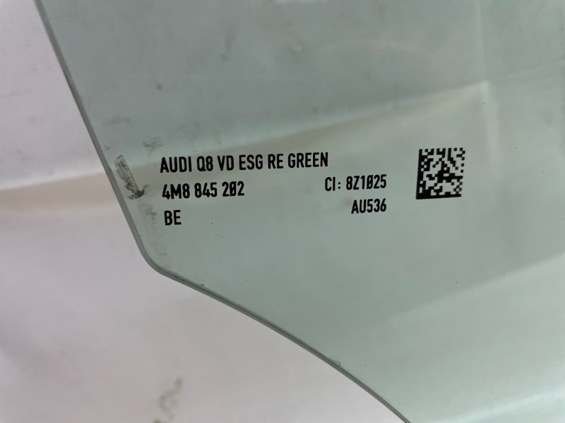 Стекло двери Audi Q8 2021