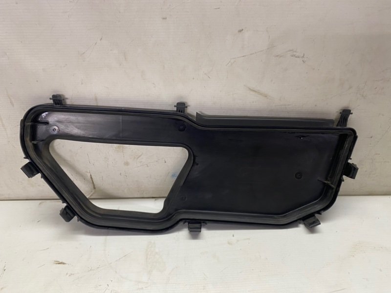 Воздухозаборник Audi Q8 2021