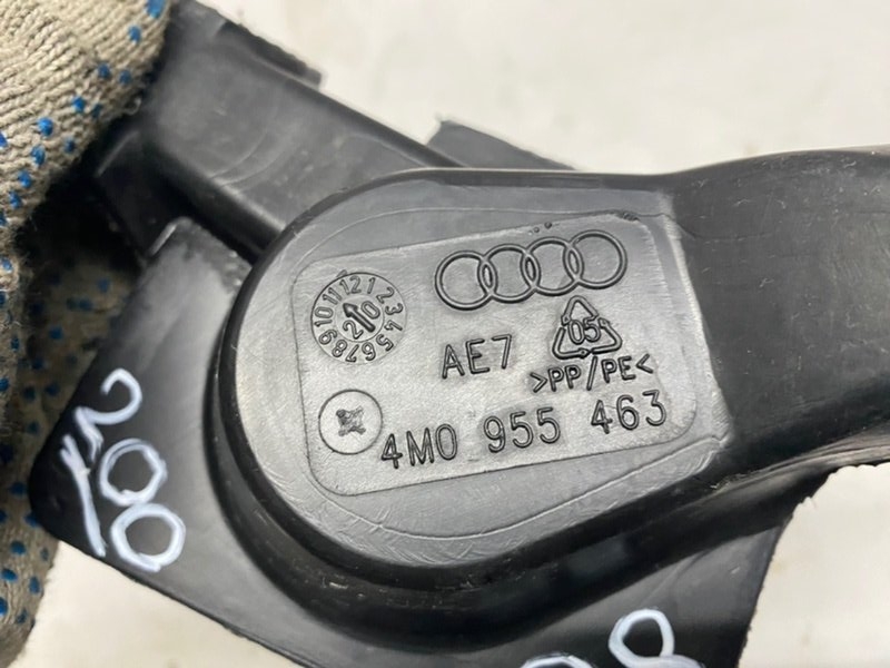 Горловина бачка омывателя Audi Q8 2021