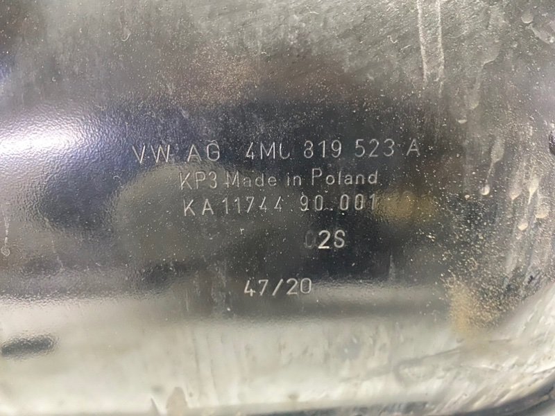 Водосток лобового стекла Audi Q8 2021