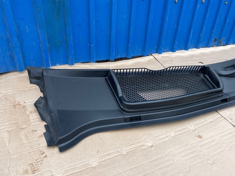 Жабо Audi Q8 2021