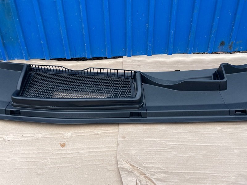 Жабо Audi Q8 2021