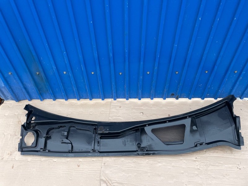 Жабо Audi Q8 2021