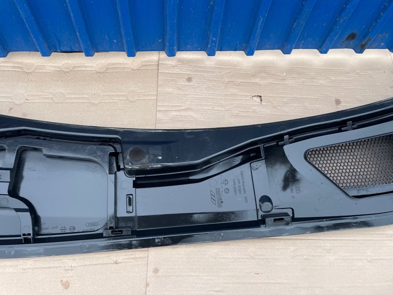 Жабо Audi Q8 2021