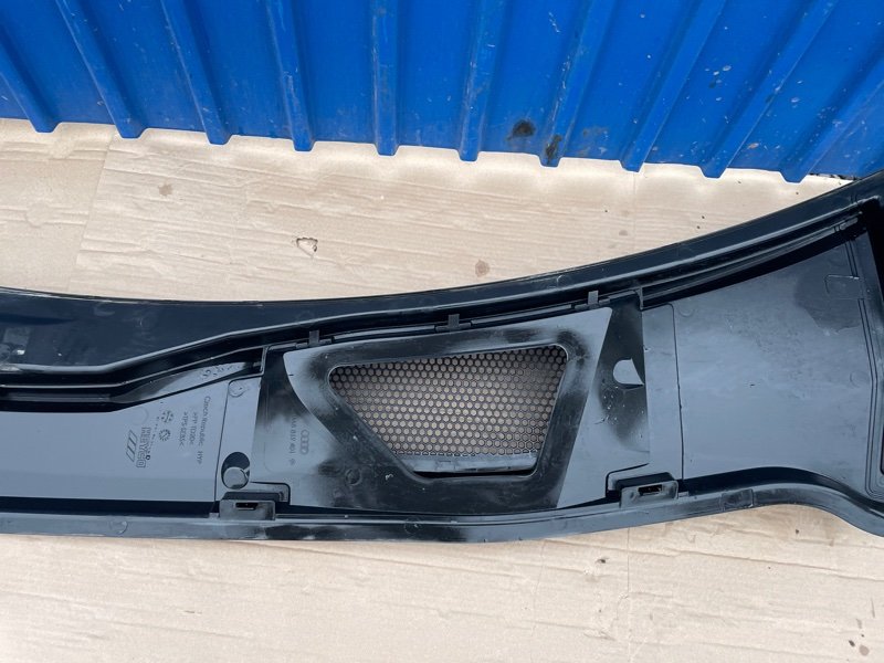 Жабо Audi Q8 2021